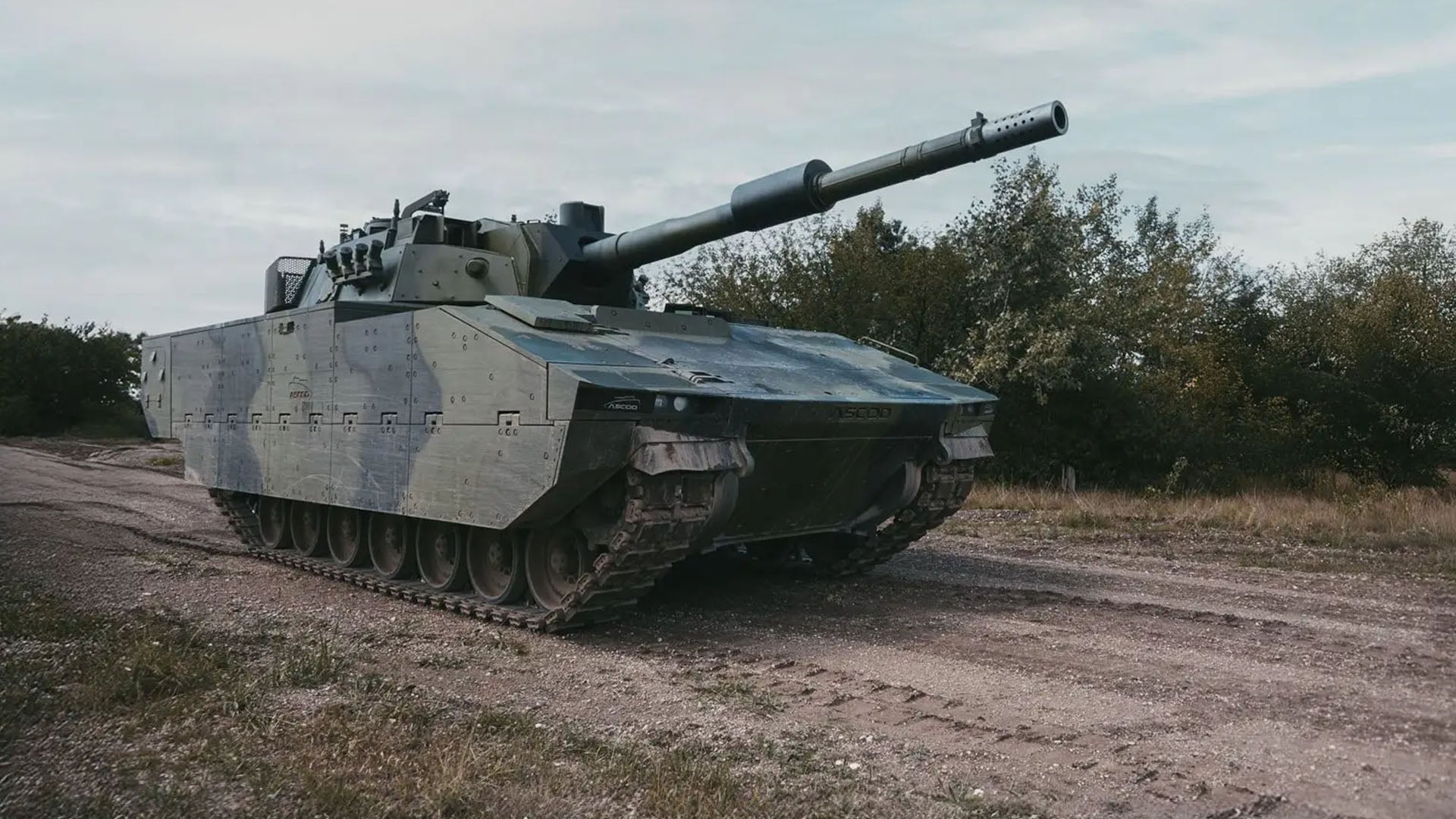 El retraso del nuevo tanque oruga deja en el aire 2.000 millones de Defensa e inquieta a la plantilla de Santa Bárbara