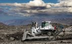 Liebherr desafía las leyes de la ingeniería y crea la excavadora más grande del mundo con un motor diésel V12 que puede operarse de forma remota