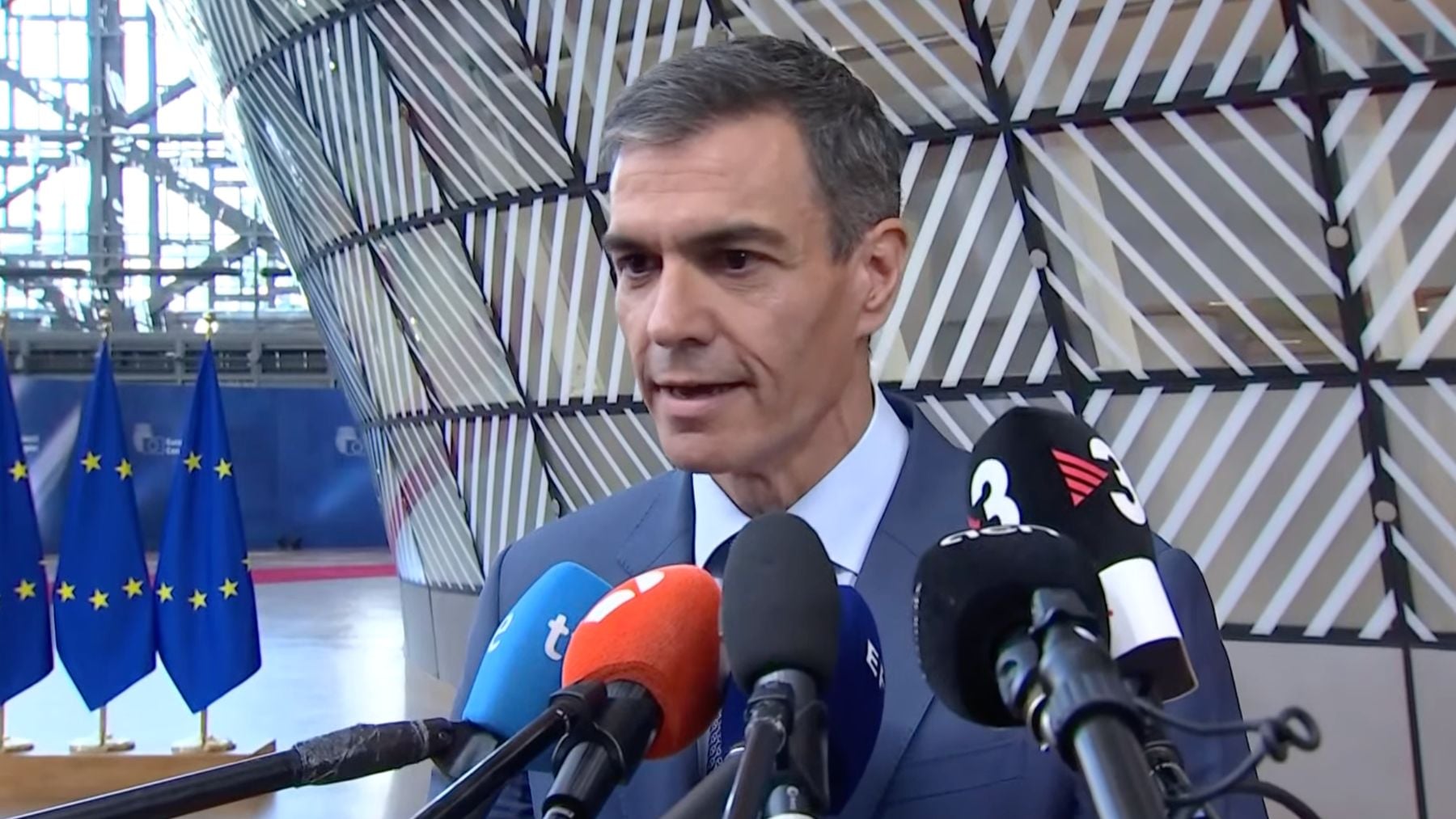 Sánchez transmite su empatía y solidaridad a Zapatero tras no despejar ante el juez los indicios de criminalidad