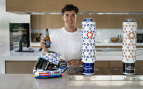 Marc Márquez conmemora el 120 aniversario de Estrella Galicia con un exclusivo casco para el GP de República Checa