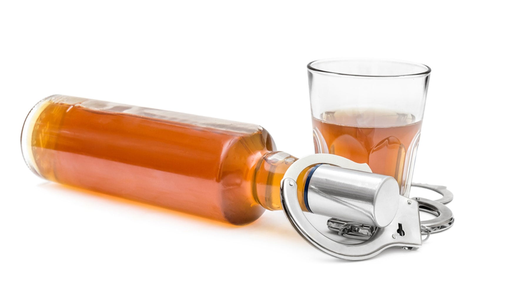 Alcohol: investigadores advierten de que ni una copa al día es segura para la salud