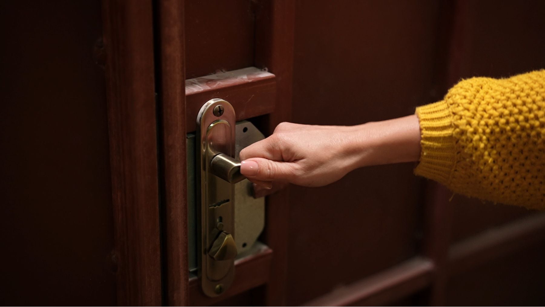 Cerrar una puerta (Adobe)