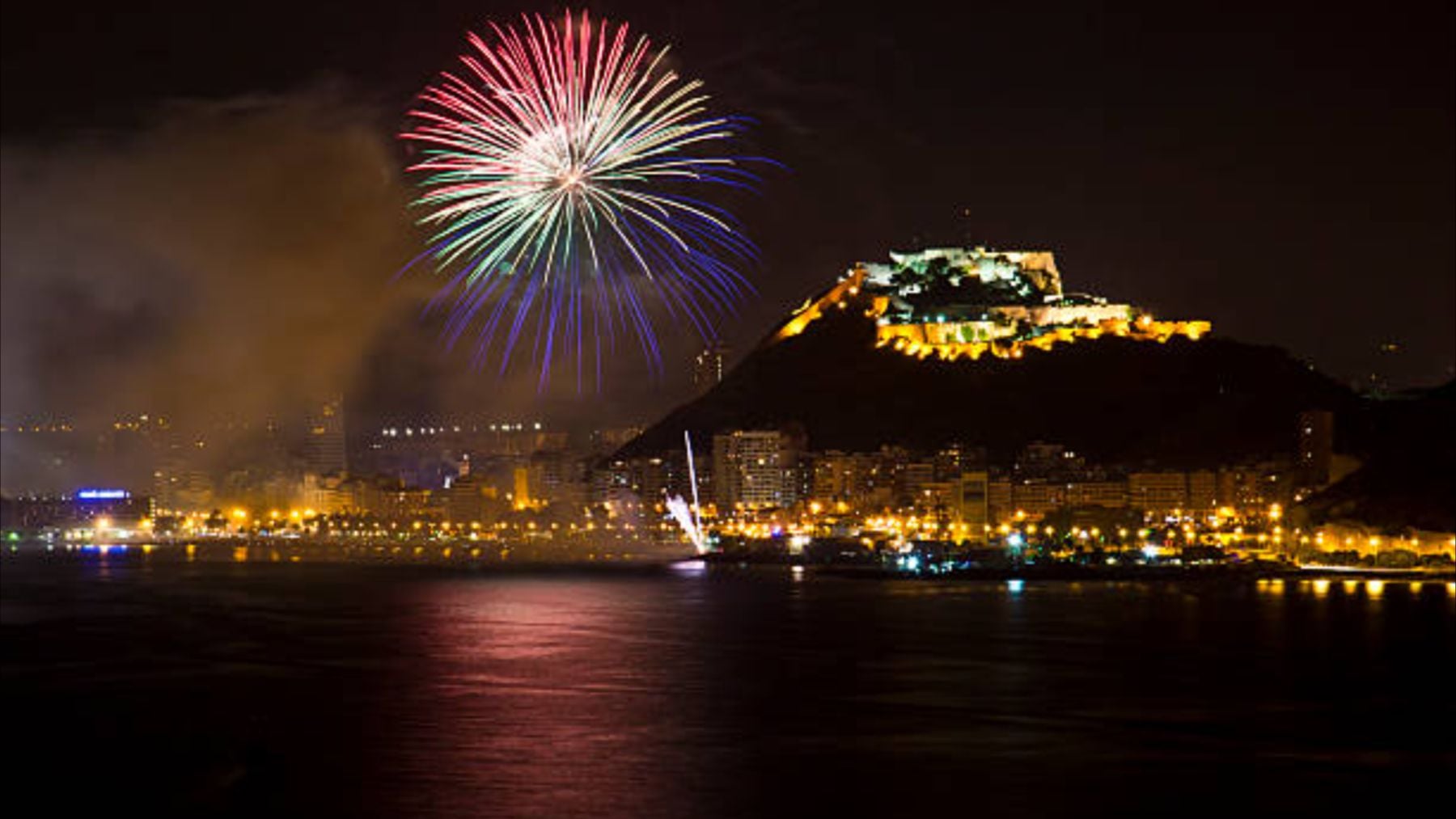 Estas son 7 las mejores playas de Alicante para celebrar la noche de San Juan 2026