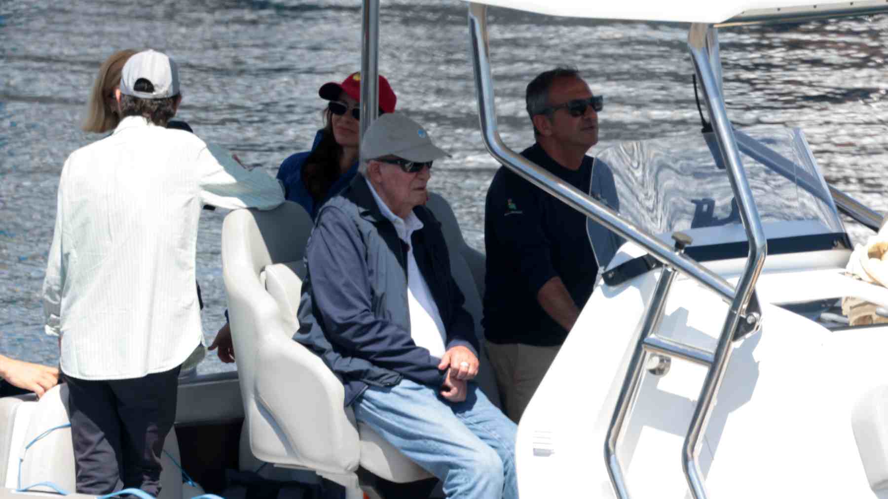 El Rey Juan Carlos embarcando en Sangenjo (Foto: Europa Press).