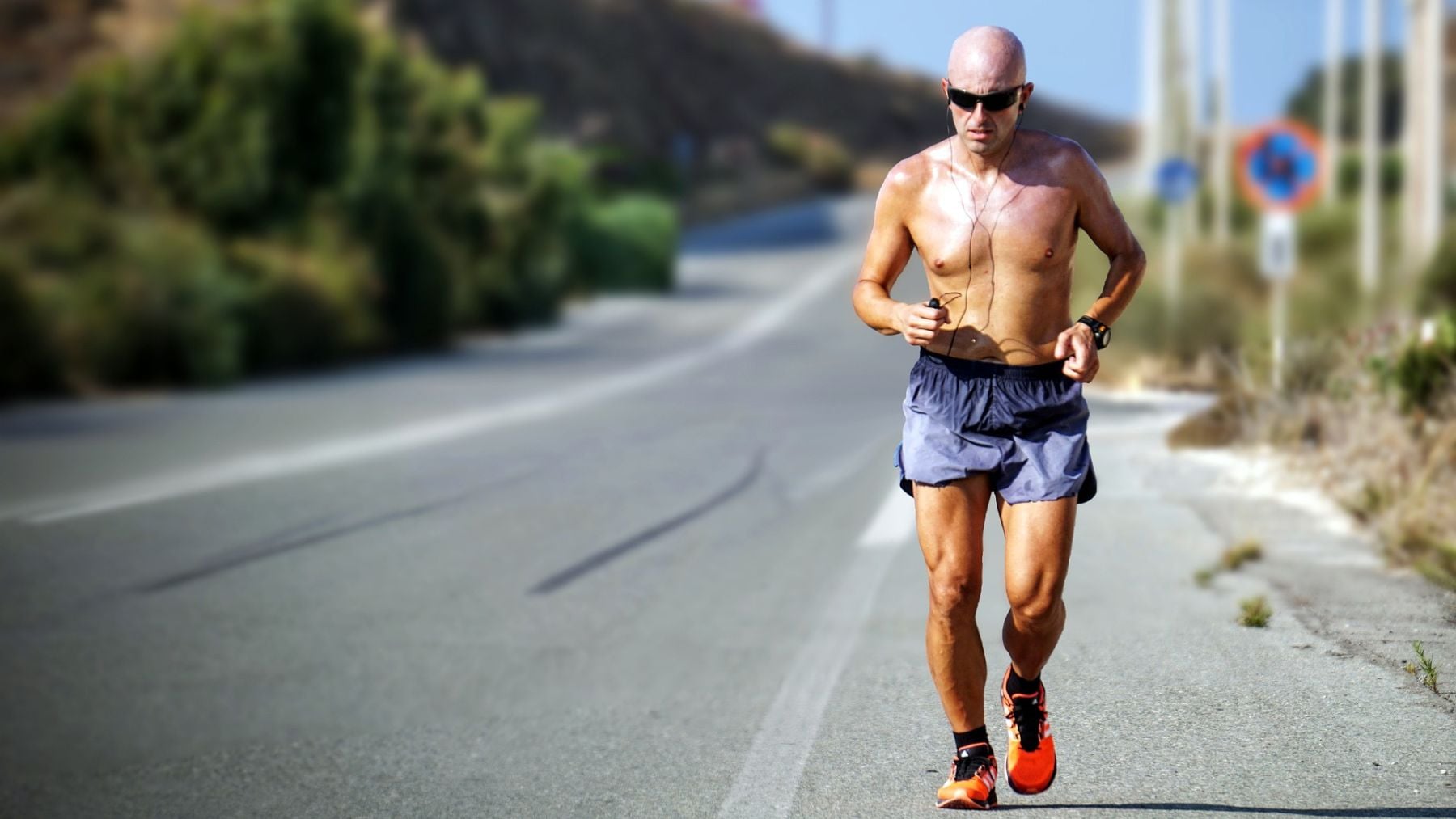 Hombre corriendo sin camiseta