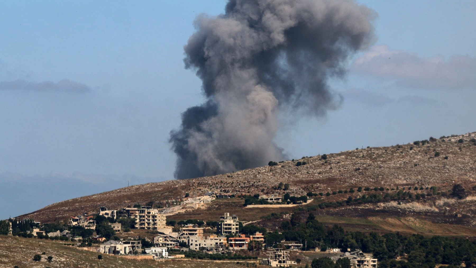 Israel y los terroristas de Hezbolá pactan un alto el fuego en Líbano