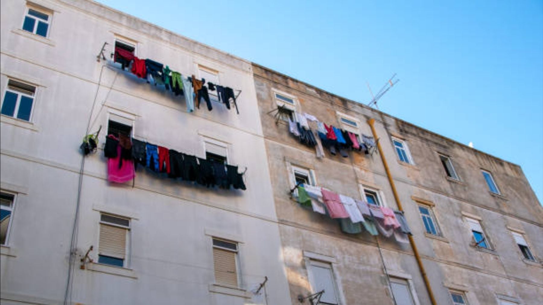 La Ley lo confirma: multas históricas de hasta 1.500 euros por tender la ropa en la terraza