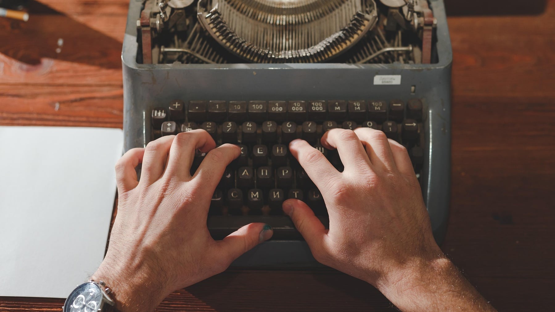 Máquina de escribir. Imagen de Deephoto en Pixabay.
