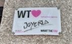 La oficina de las hijas de Zapatero amanece con una pintada que la designa como «joyería»