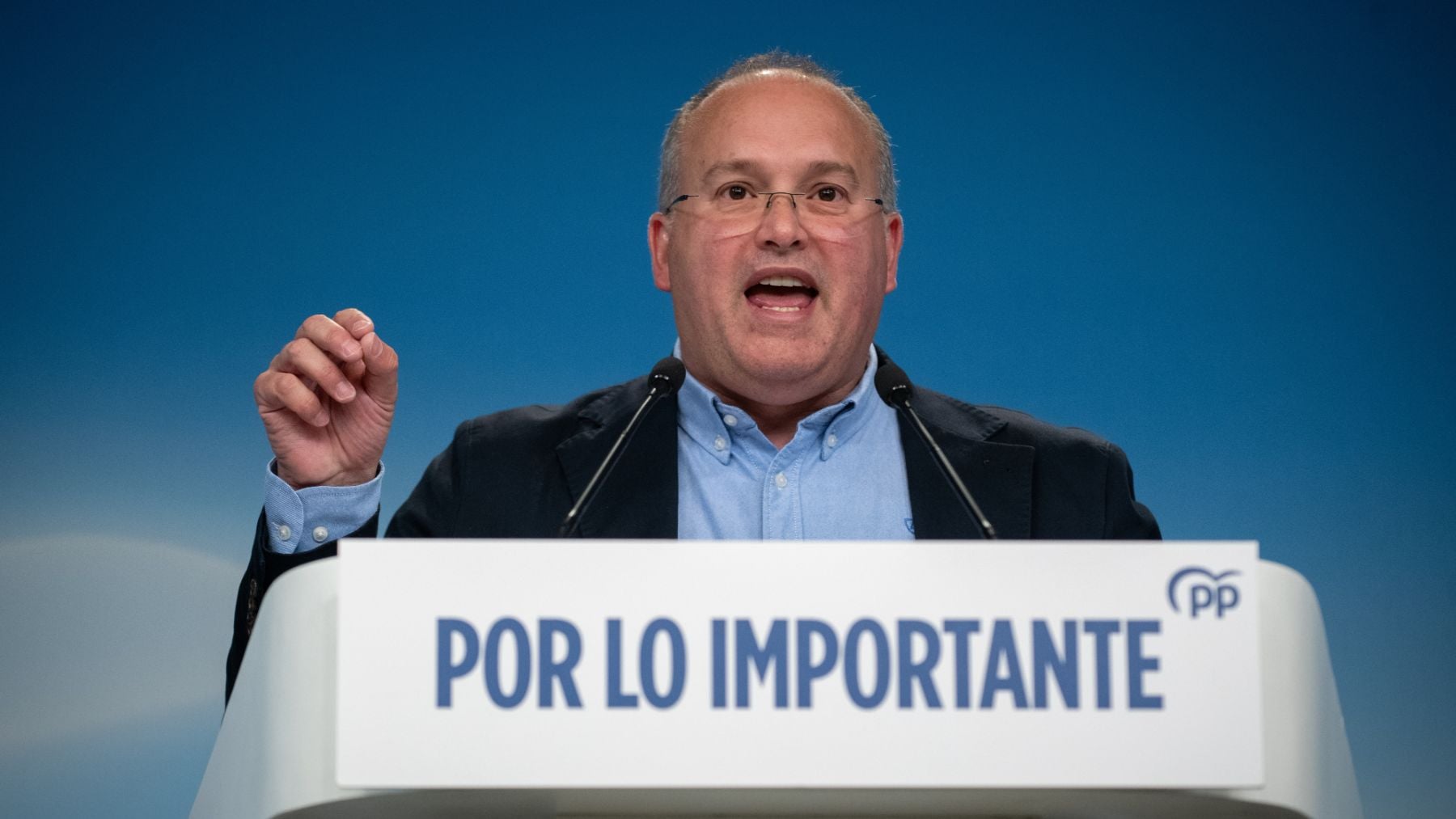 El PP acusa a Sánchez de convertir Moncloa en una guarida de delincuentes tras la retirada del pasaporte a Begoña