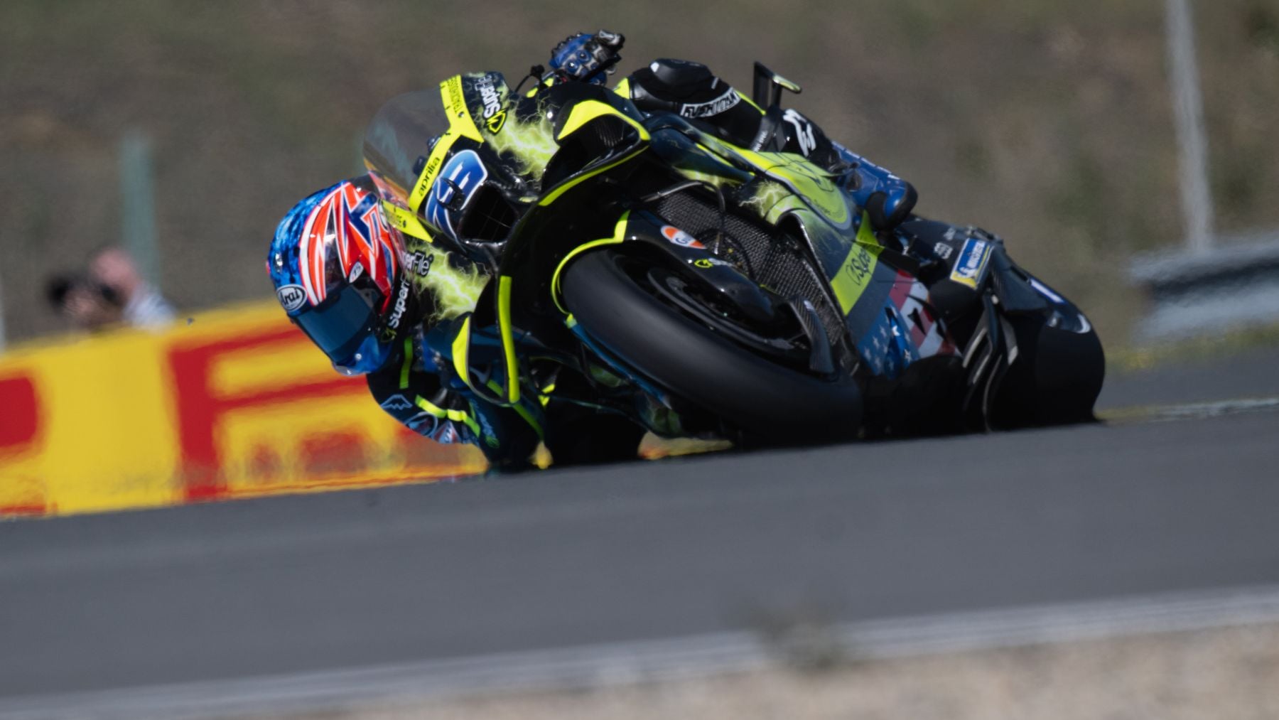 Ogura firma una pole histórica en Brno con Márquez quinto