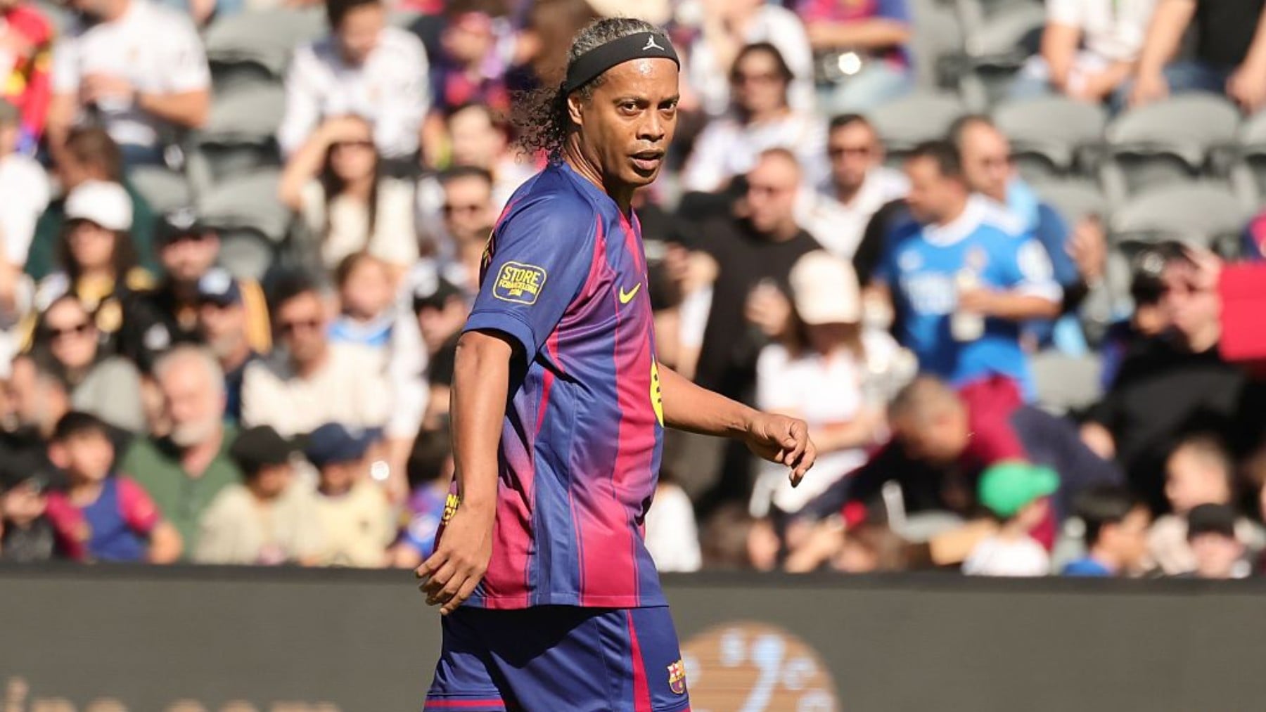 Ronaldinho regresa al fútbol a sus 46 años tras