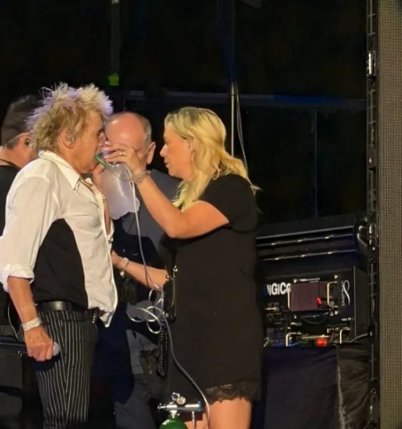 Rod Stewart con ox&iacute;geno en un concierto