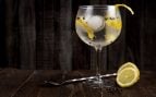 Se acabaron los cubitos de hielo que ahogan tu rosado: este sencillo descubrimiento enfría la copa, la perfuma e incluso se puede comer al final