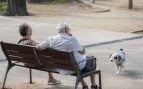 Dos jubilados y un perro