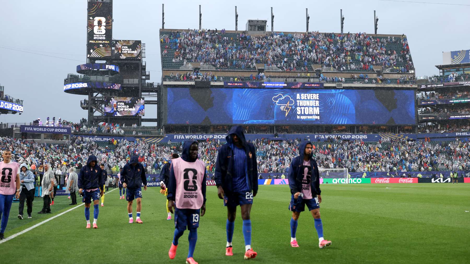 Los jugadores de Francia durante el partido en Filadelfia. (Getty)