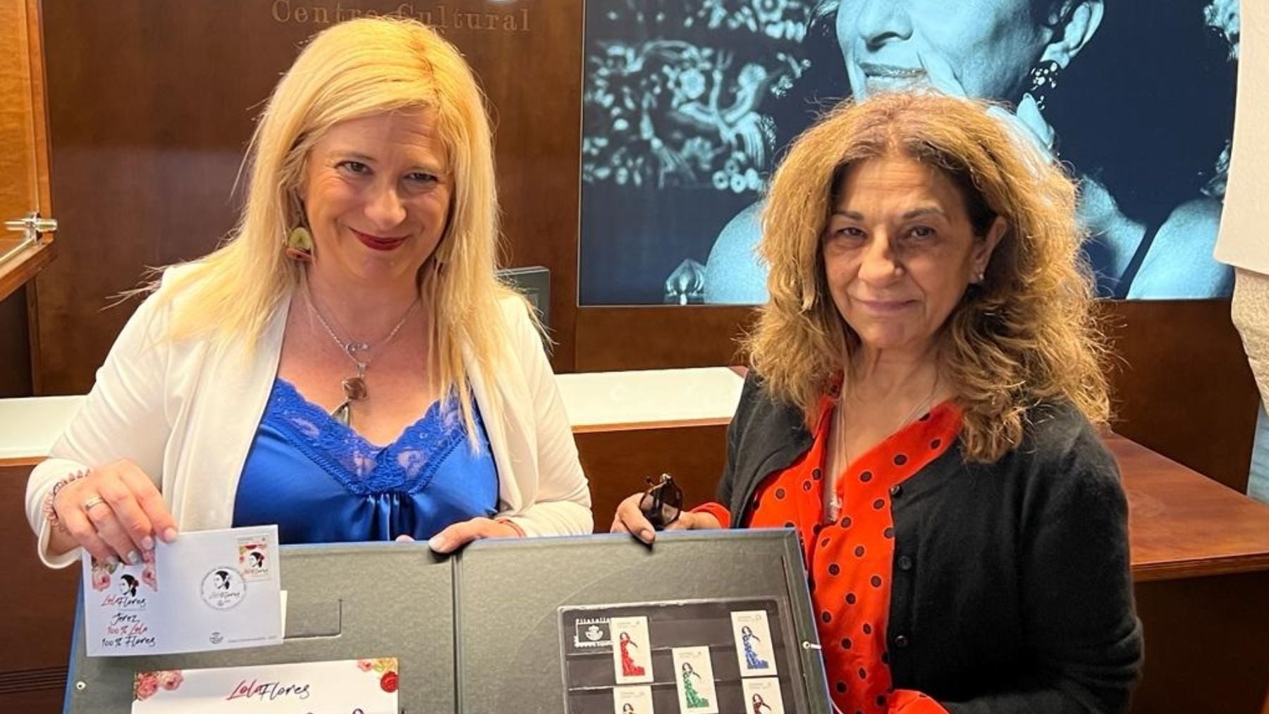 Leire Díez en una de sus visitas a Jerez de la Frontera junto a Lolita Flores.