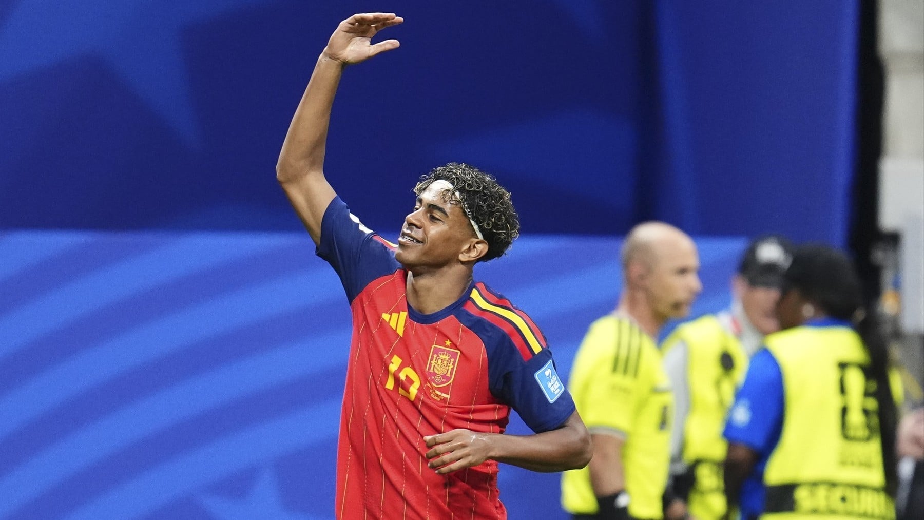 El padre de Lamine Yamal celebra en árabe el primer gol de su hijo con España en un Mundial