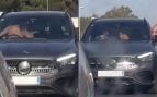 Pillan a una pareja manteniendo relaciones sexuales en un coche por una carretera de Marbella