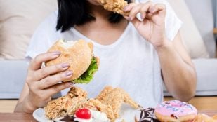 Seguimos comiendo estando llenos