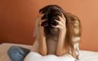 Una mujer en medio de una crisis de ansiedad. Foto: Freepik