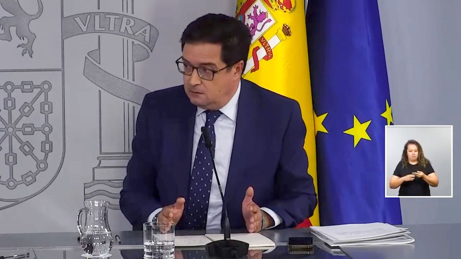 Óscar López enloquece: equipara a Ayuso, sin una sola imputación, con Ábalos, condenado a 24 años de cárcel