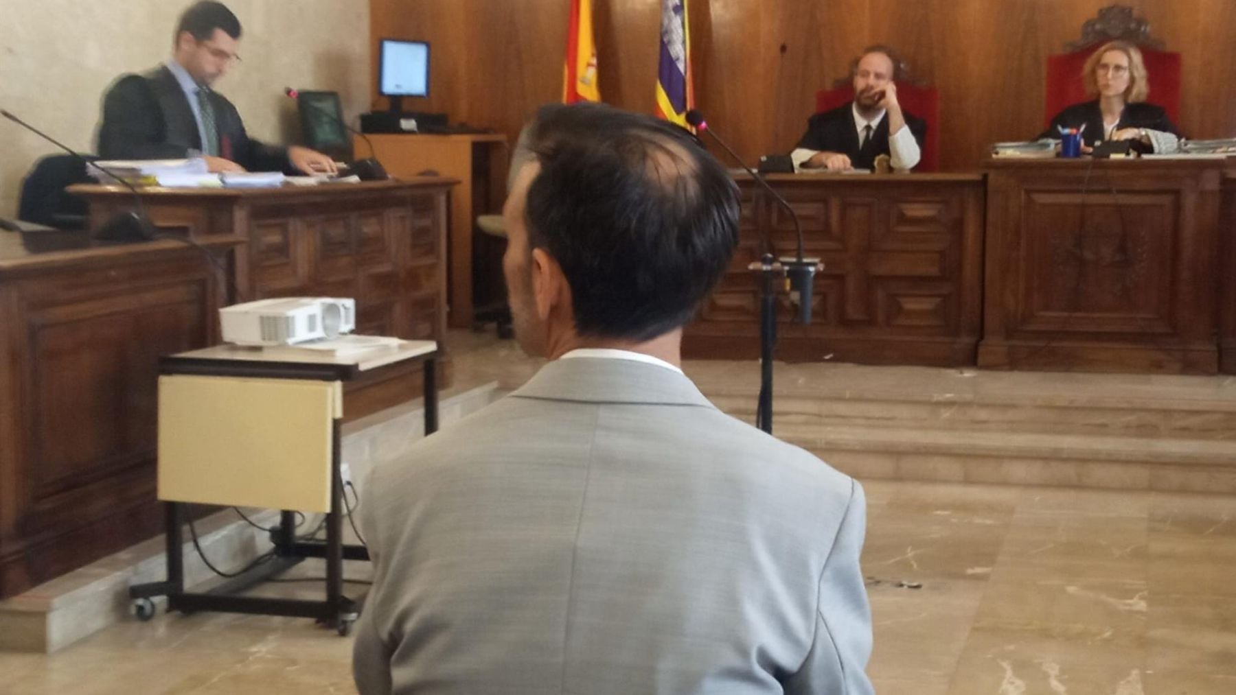 Una niña relata en el juicio el calvario de violaciones que sufrió a manos de su padre en Mallorca: Me hacía cosas de mayores