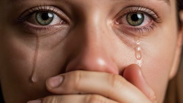 Persona llorando (Adobe)