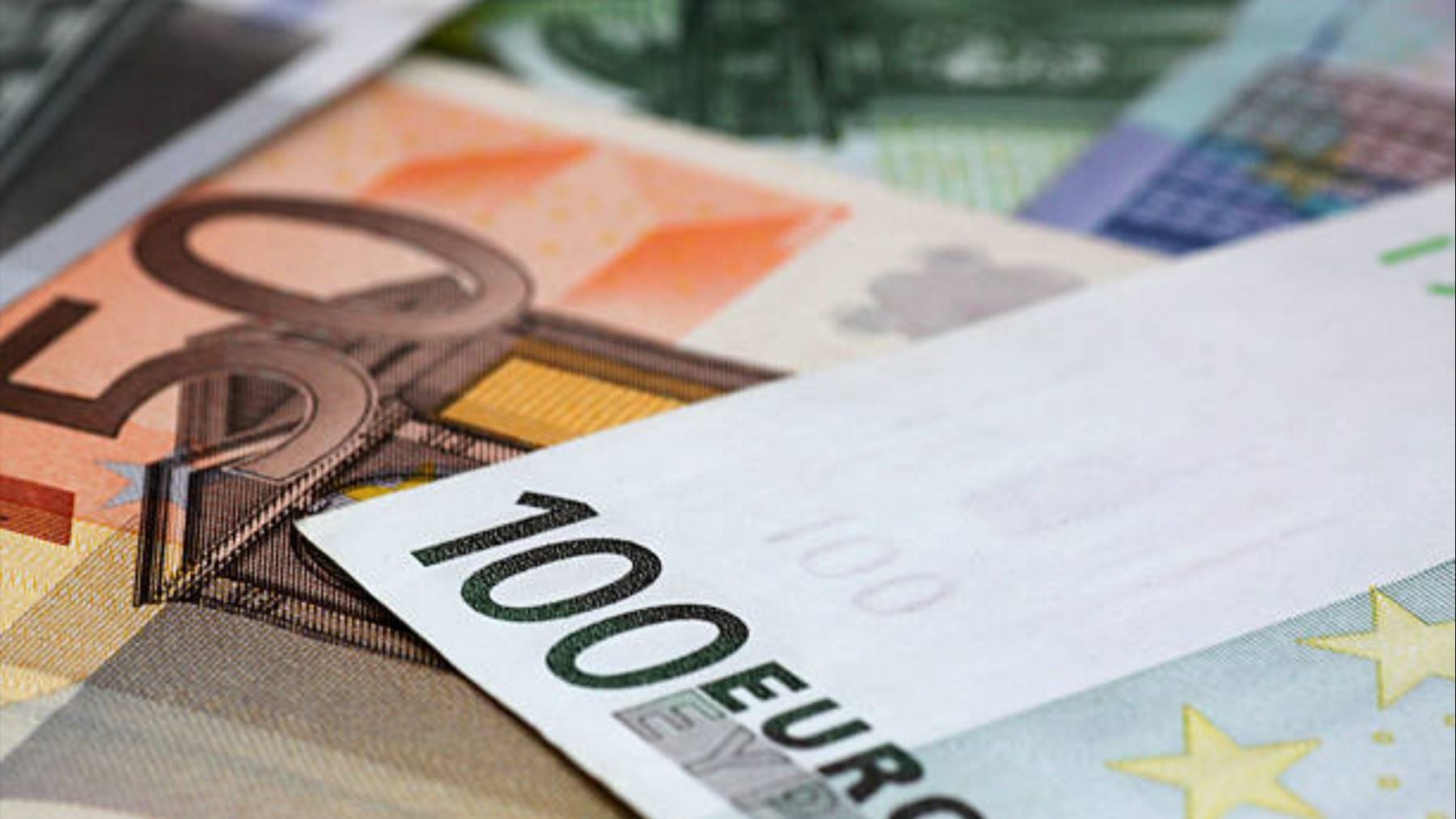Adiós a las transferencias a partir de esta cantidad: éste es el dinero exacto que puedes dar sin pagar a Hacienda