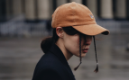 Una mujer con una gorra - Canva