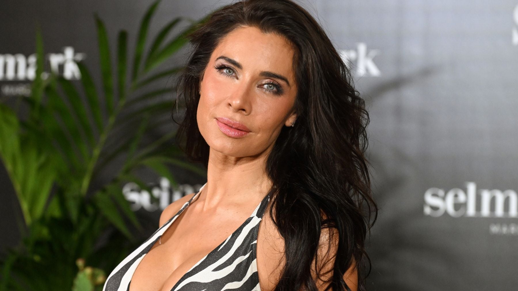 Imagen de Pilar Rubio en el photocall de la presentación de su colección junto a Selmark. Imagen de Europa Press.