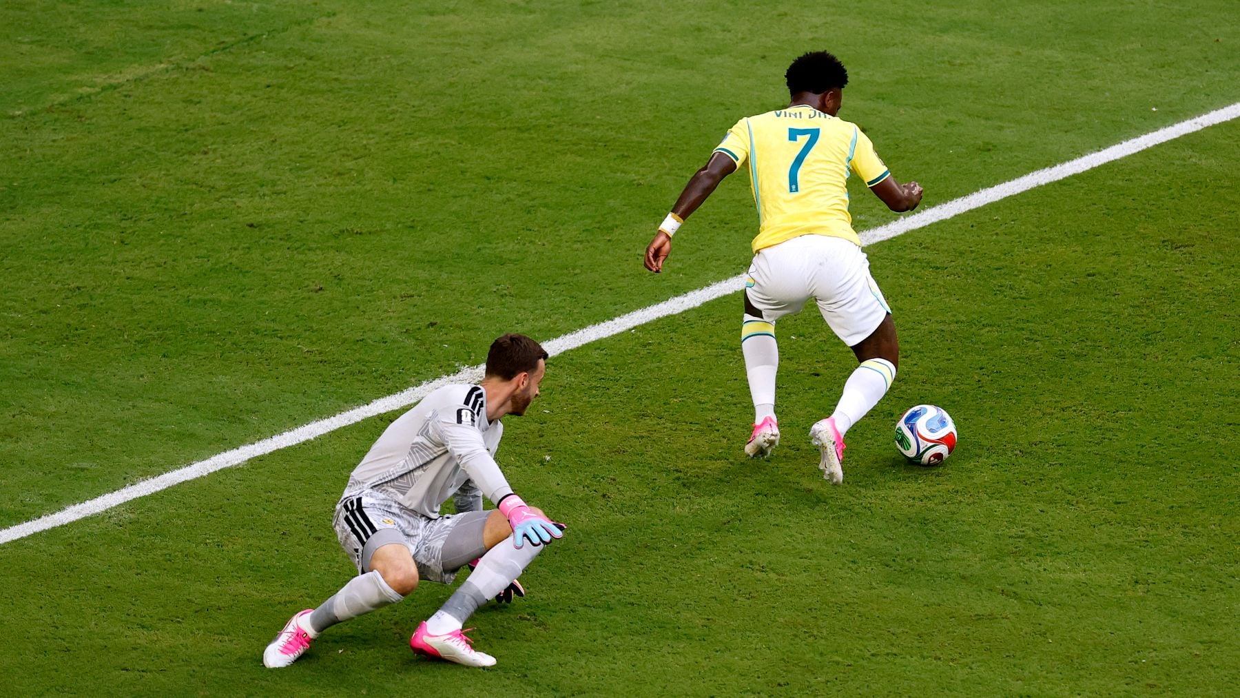 Vinicius suma y sigue con Brasil: firma un doblete en la primera parte contra Escocia y le roban el hat-trick