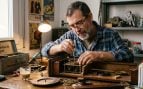 Padres que siempre reparan los objetos rotos en vez de comprar otros nuevos (Imagen hecha con IA)