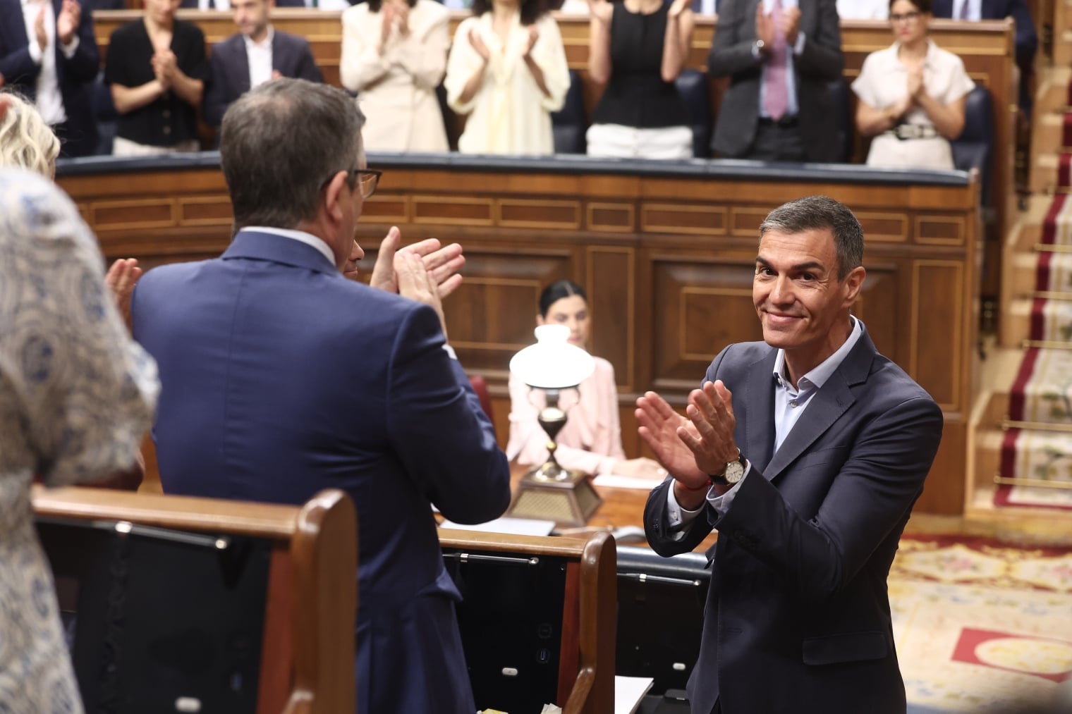 Sánchez defiende a Begoña y a su hermano con cinco hechos indiscutibles e irrefutables que son verdades a medias