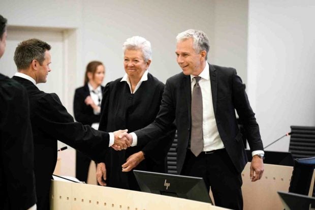 Los abogados defensores de Marius Borg. (Foto: EFE)