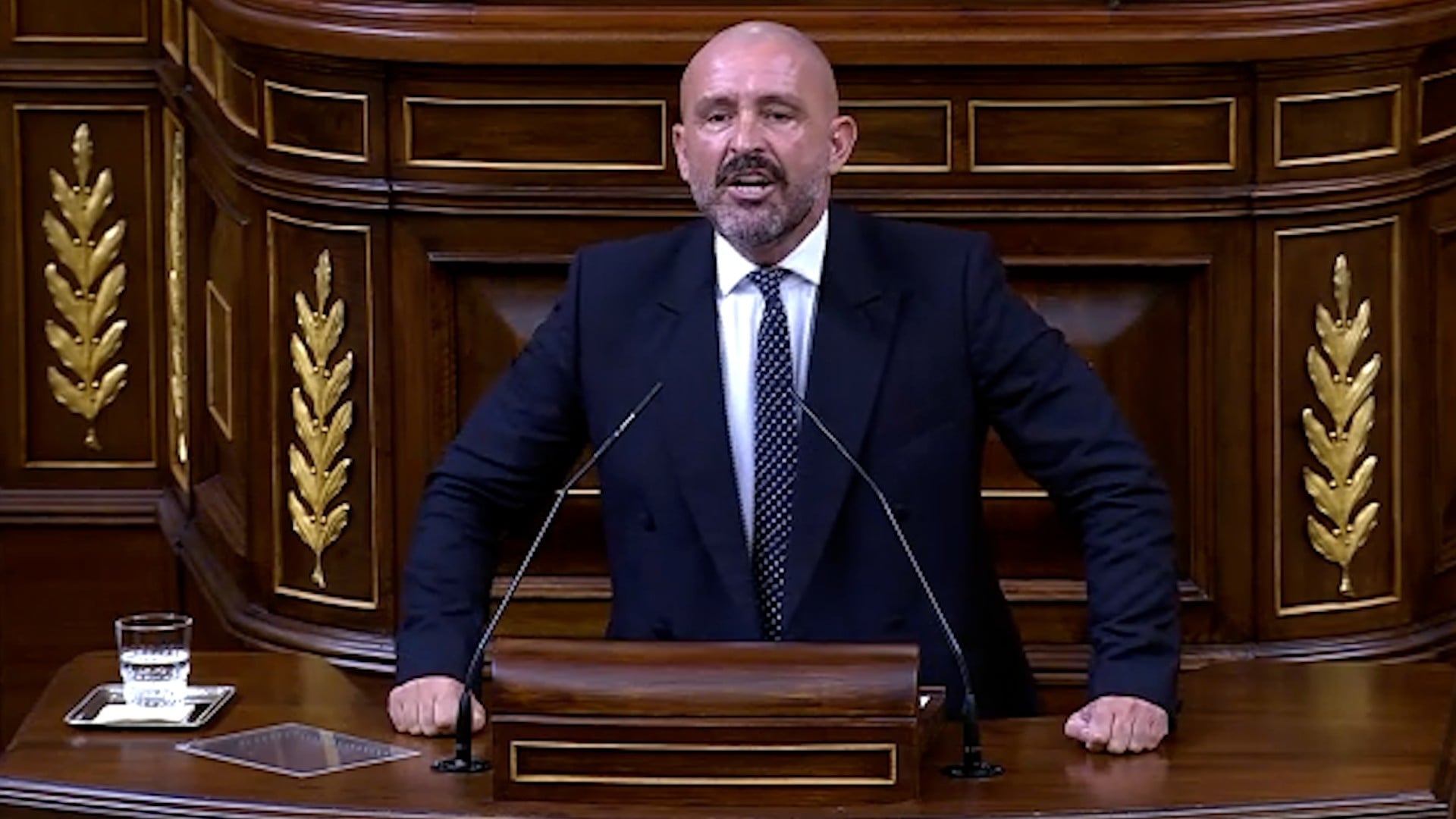 Lección de un diputado del PP a la homofobia de la izquierda: Soy del PP, soy maricón y estoy muy orgulloso de las dos cosas