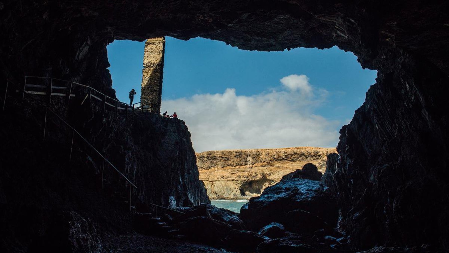 Uno de los accidentes geológicos más insólitos de España es una cueva canaria cuyas rocas son anteriores a la formación de las islas
