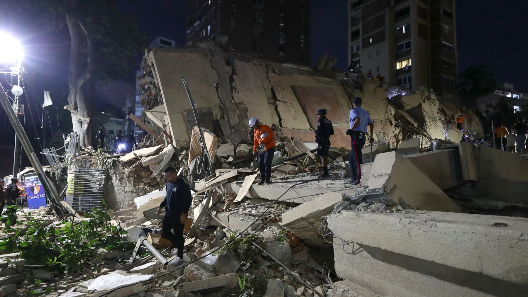 Dos devastadores terremotos de 7,2 y 7,5 sacuden Venezuela: pánico y multitud de edificios derrumbados en Caracas