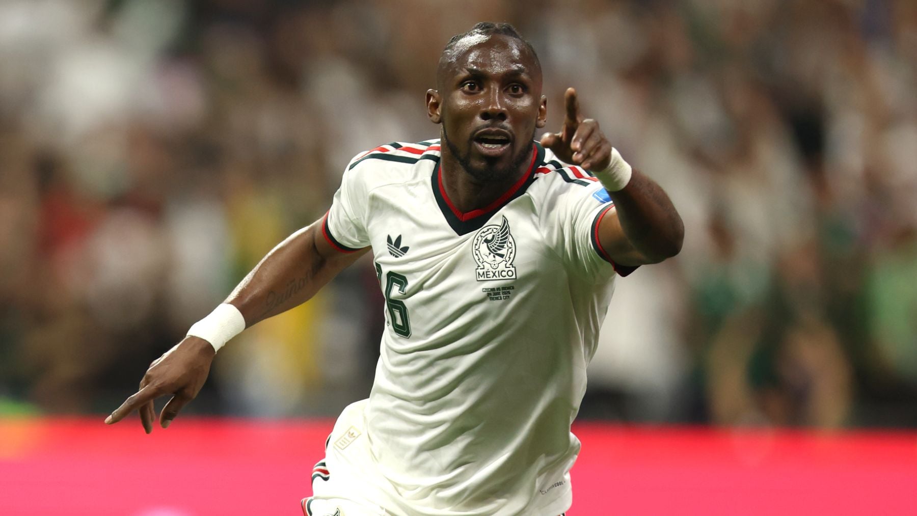 Quiñones celebra el gol a República Checa. (EFE)