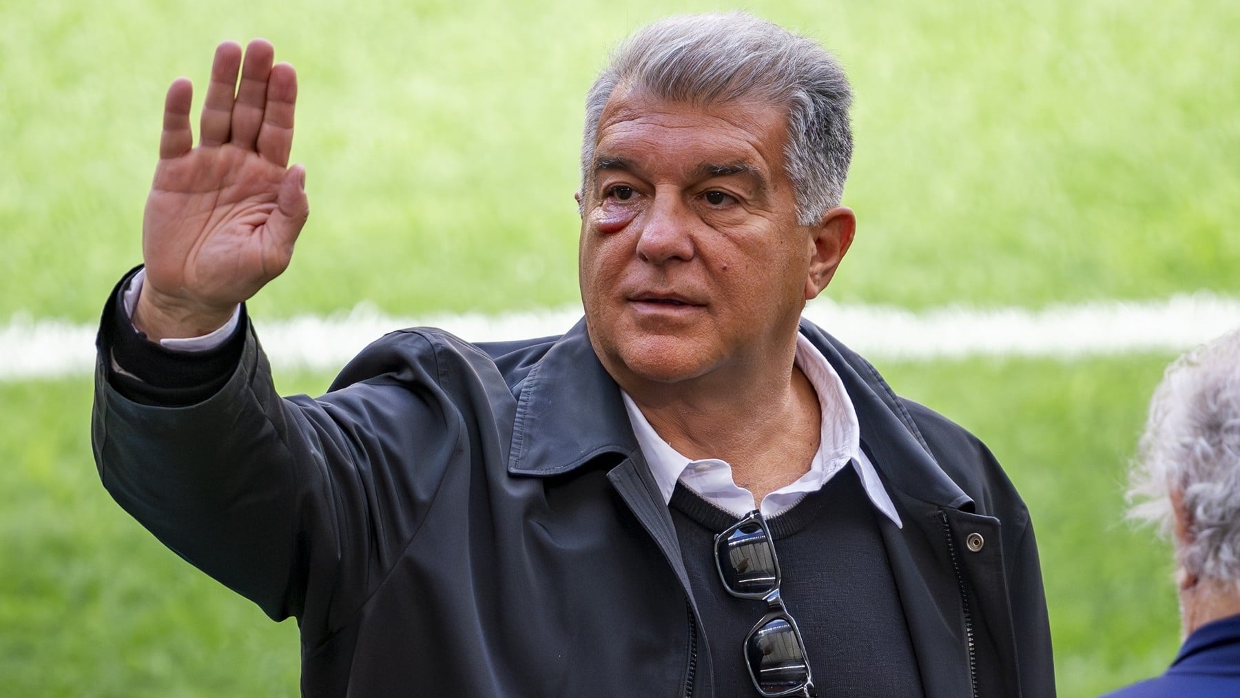 Laporta cabrea a los socios que fueron a Montjuic tres años y ahora no tienen prioridad para el Camp Nou