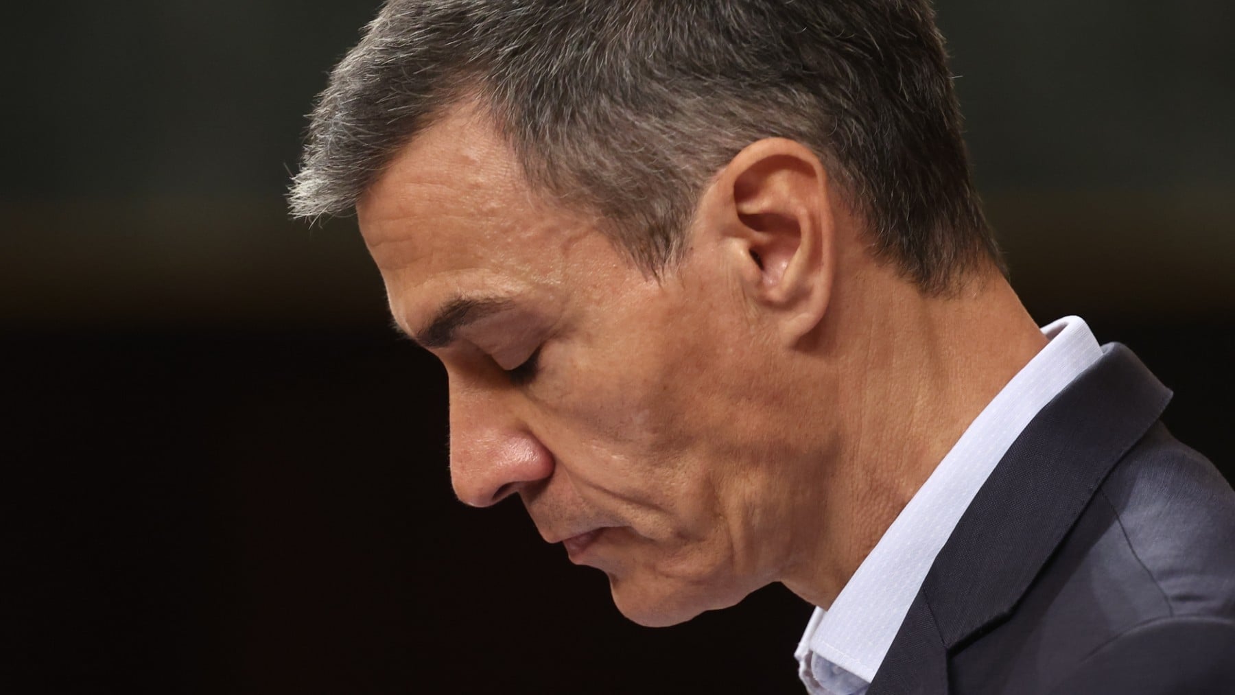 El Congreso exige a un Sánchez cercado por la corrupción que se someta a una cuestión de confianza