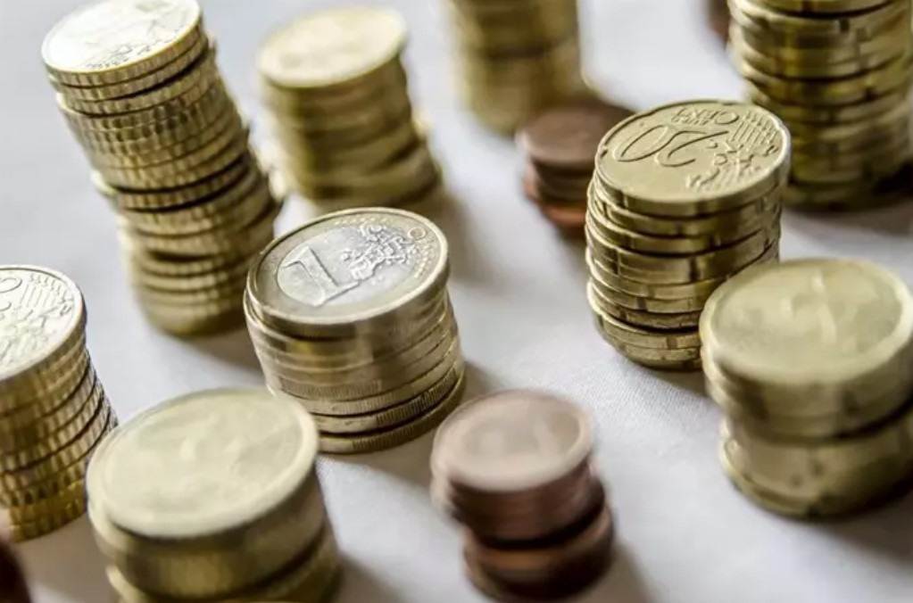 La realidad también destruye las previsiones del Gobierno: el PIB creció dos décimas menos porque cae el consumo de los hogares