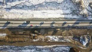 Reykjanesbraut (también conocida como Ruta 41) es la principal carretera de Islandia que conecta la capital, Reykjavík, con la península de Reykjanes y el Aeropuerto Internacional de Keflavík (KEF) - Foto: Ministros de Carreteras y Costas de Islandia