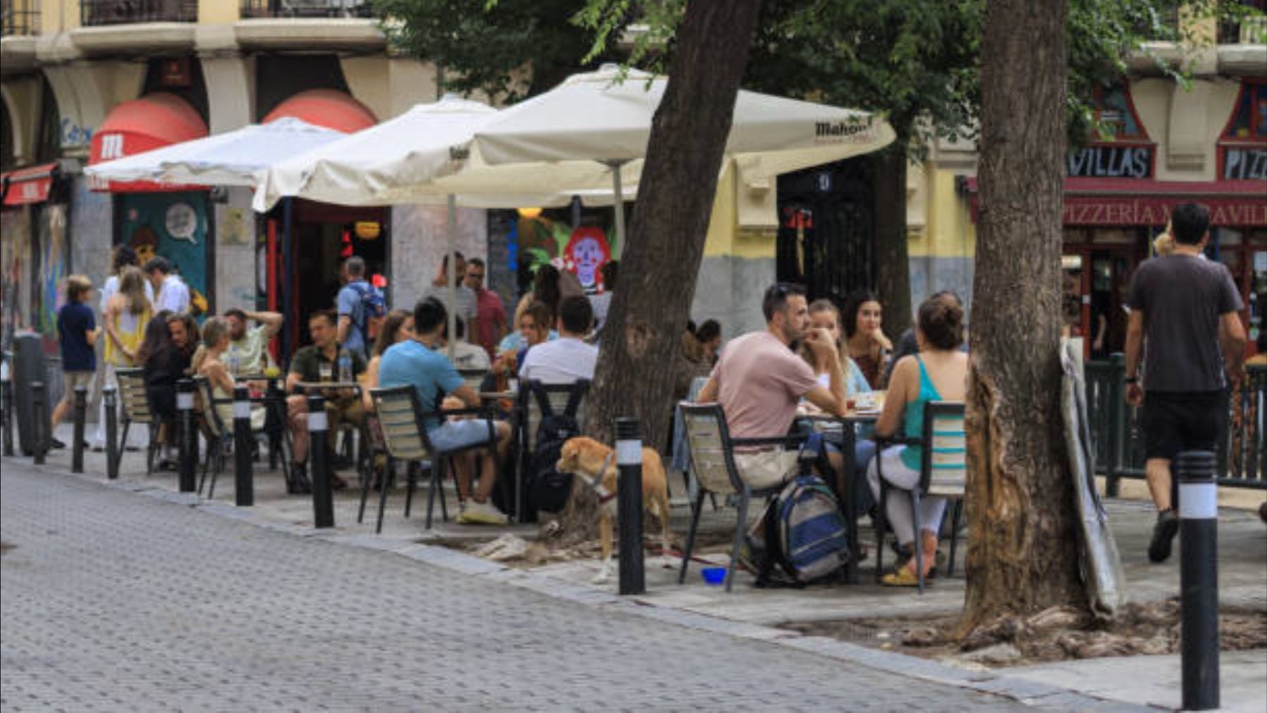 El Gobierno hace oficial el palo a los bares y restaurantes: prohibido abrir las terrazas en verano si se activa la alerta roja