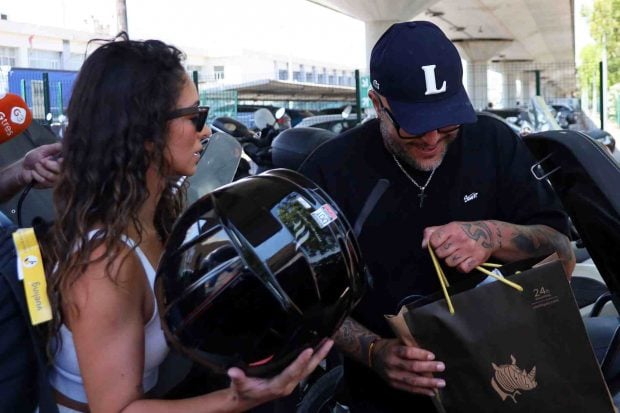 Kiko Rivera y Lola en Sevilla. (Foto: Europa Press)