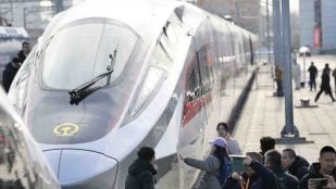 China presenta el prototipo del tren de alta velocidad CR450. [Foto de Zhang Wei - chinadaily.com.cn]