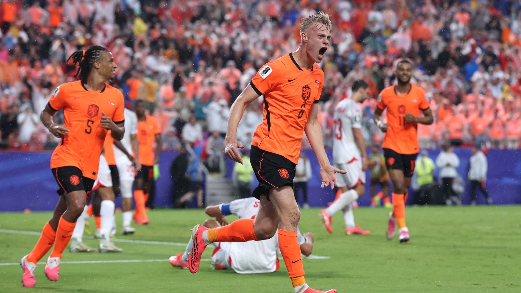 Holanda se pasea hacia la siguiente fase ante la débil Túnez
