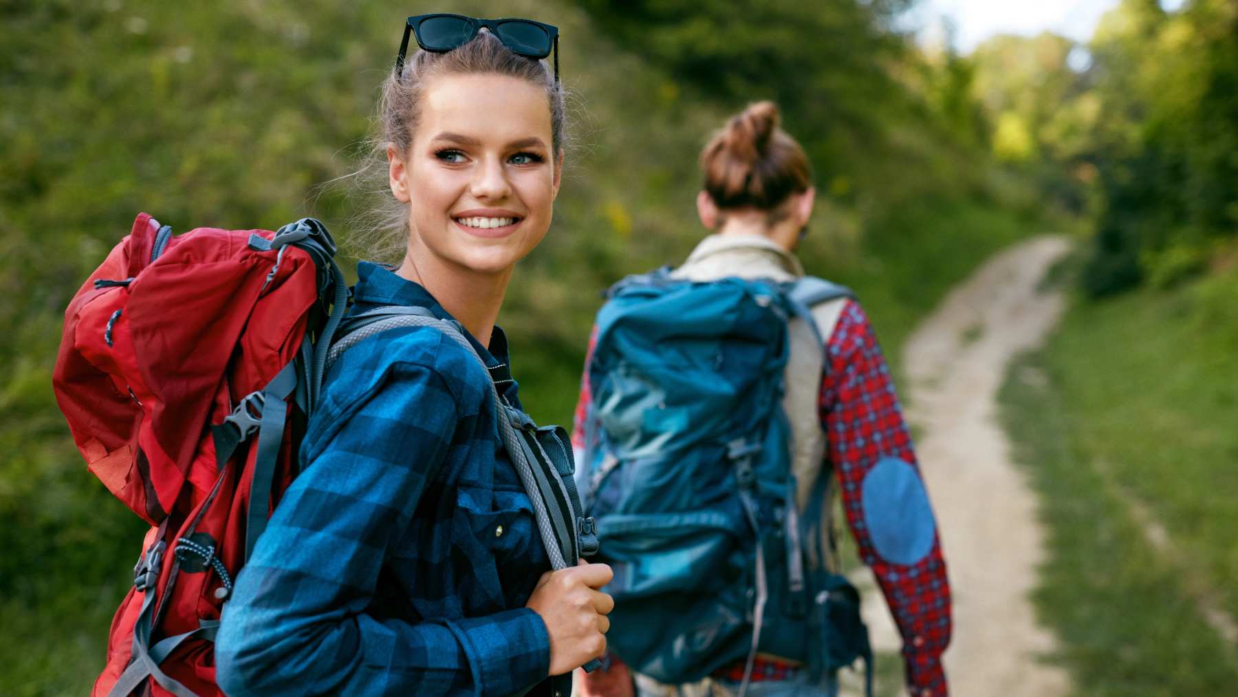 Rucking: la nueva revolución del caminar que convierte una simple mochila en un gimnasio portátil
