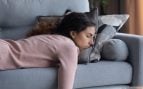 Dormir en el sofá