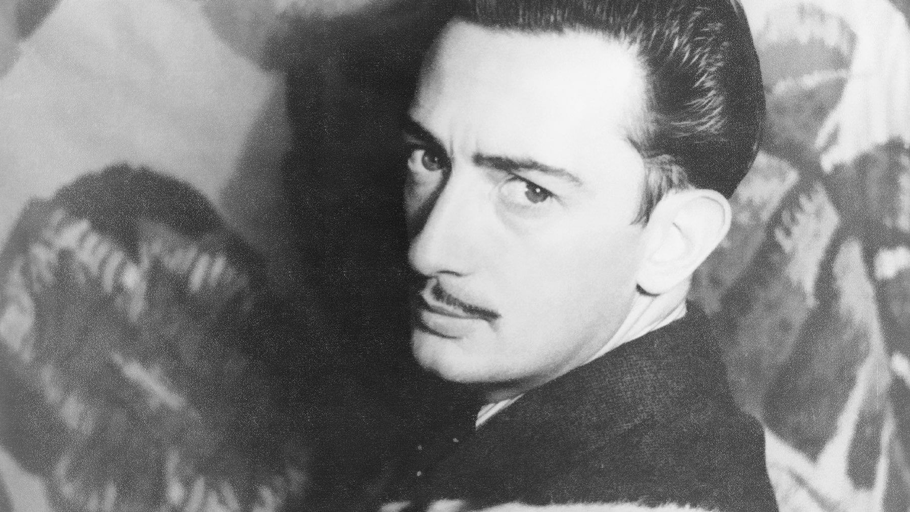 Salvador Dalí, escultor y pintor español: Solo te pueden pasar dos cosas malas en la vida; ser Pablo Picasso o no ser Salvador Dalí